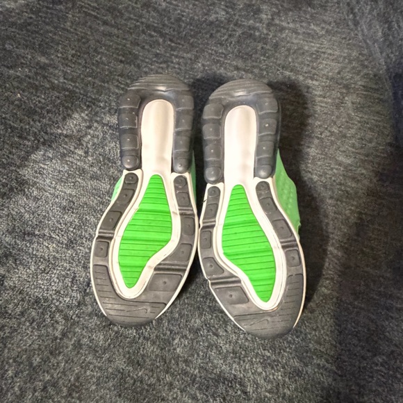 Nike Big Kids Black and Neon Green air max 270’s - Picture 4 of 6